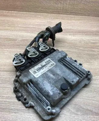 Mazda 3 I Engine control unit/module ECU 5M6112A650BA 0281012530