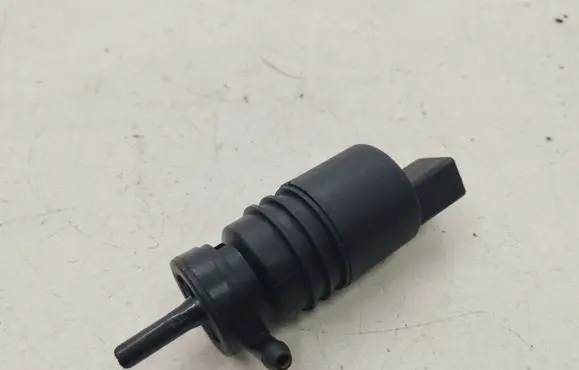 BMW X5 E53 Windscreen/windshield washer pump