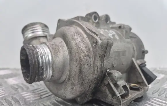 BMW 3 E90 E91 Water pump 7583836