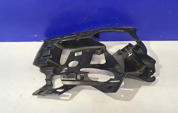 Volvo V60 Front bumper mounting bracket 31323840