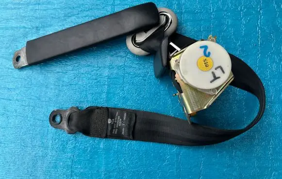 Volkswagen Transporter - Caravelle T5 Rear seatbelt 7H0857815F