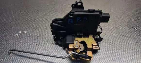Audi A4 S4 B6 8E 8H Front door lock 4B1837016E