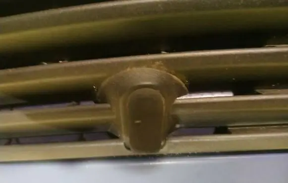 Windshield washer spray nozzle