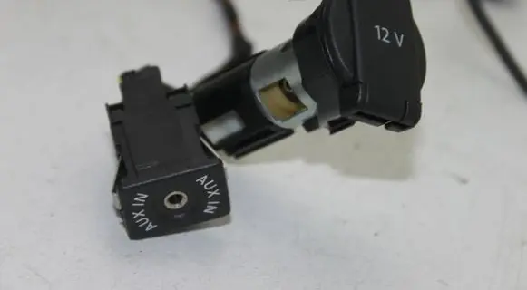 Volkswagen Tiguan AUX in-socket connector 5N0971641