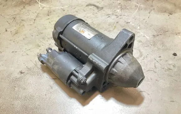 Mercedes-Benz Sprinter W906 Starter motor 0986025940