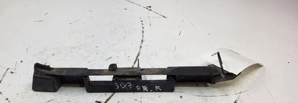 BMW 7 E65 E66 Fender mounting bracket 7135575