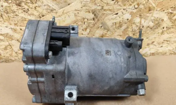 Infiniti Q50 Air conditioning (A/C) compressor (pump) 926004GA0A