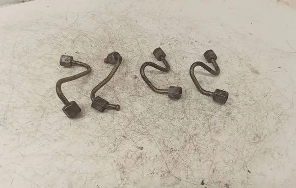 Fuel injector supply line/pipe