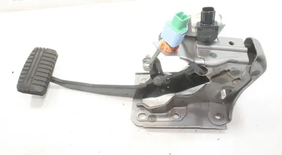 Mitsubishi Outlander Brake pedal 