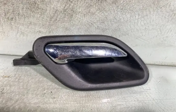 BMW 5 E39 Front door interior handle 8226050