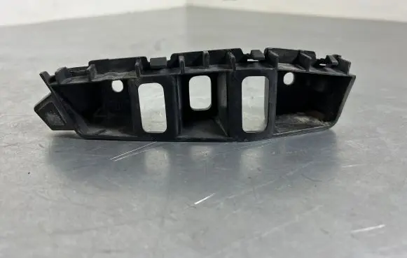 Volkswagen Touareg II Front bumper mounting bracket 7P6807183C