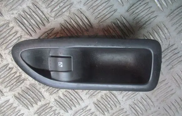 Renault Laguna II Quarter vent window switch 8200016014