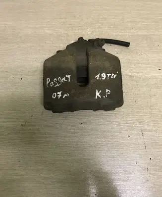 Volkswagen PASSAT B6 Front brake caliper