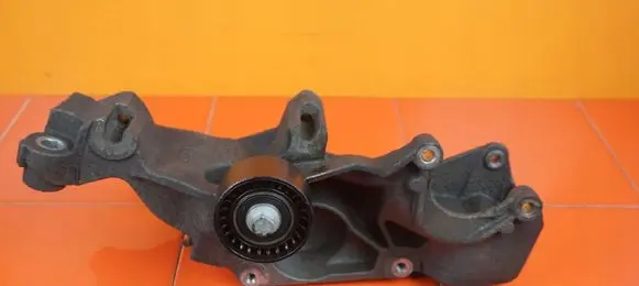 Renault Master III Engine mounting bracket 117103943R M9T870
