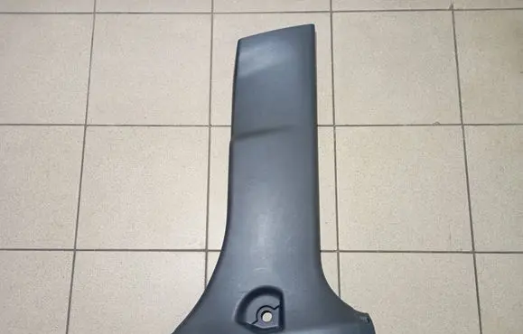 (B) pillar trim (bottom)