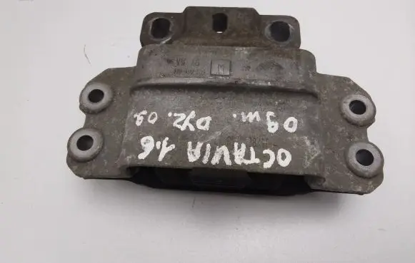 Skoda Octavia Mk2 (1Z) Engine mount bracket 1K0199555