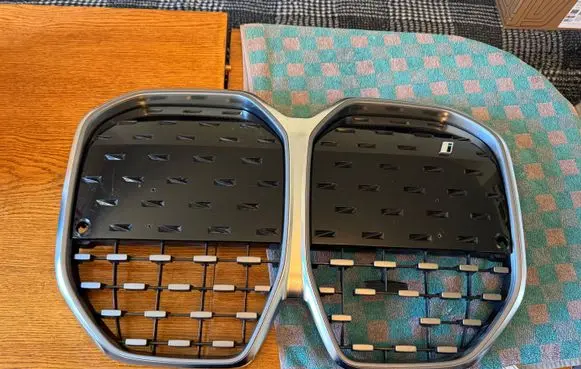 BMW i4 Front grill 9850175
