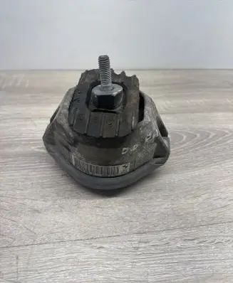 Engine mount bracket