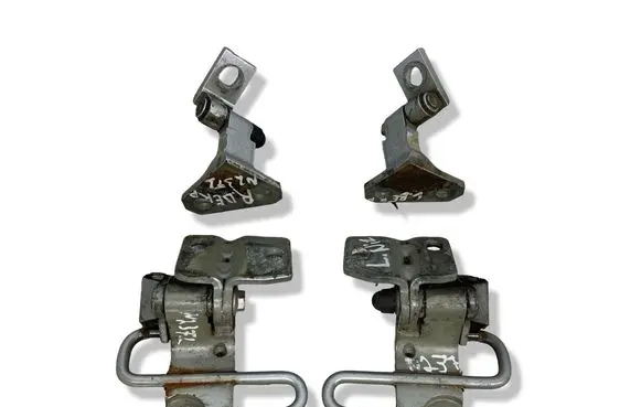 Volkswagen PASSAT B6 Front door hinge set 3C0831401D 3C0831402D