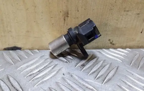 Toyota Corolla E120 E130 Camshaft position sensor 9091905012 0296000251