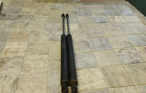 Hyundai Trajet Tailgate/trunk strut/damper