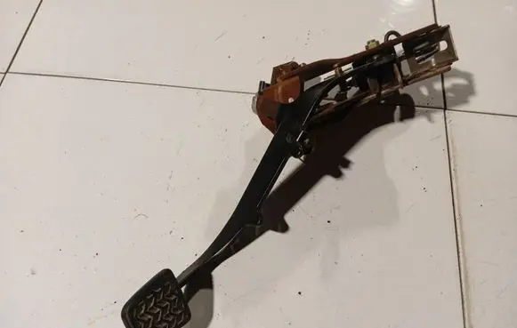 Toyota Corolla Verso AR10 Brake pedal 