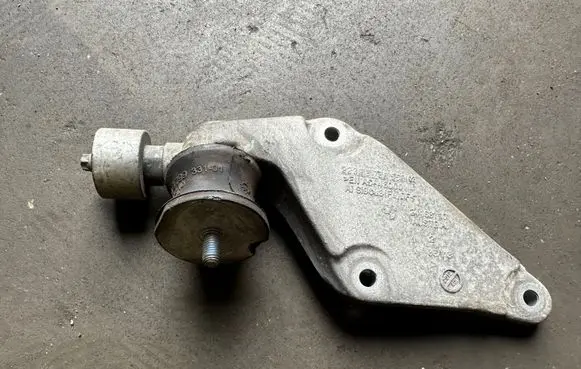 BMW X3 G01 Gearbox mounting bracket 6788559