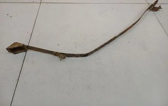 Nissan Primera Fuel tank mounting bracket