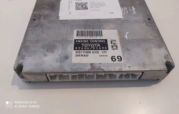 Toyota Avensis T250 Engine control unit/module 8966105690 MB1758006326