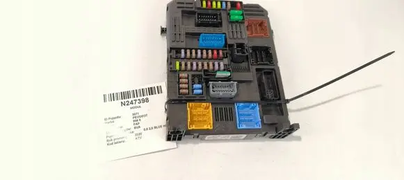 Peugeot 508 II Relay mounting block 9832881380