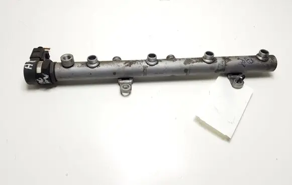 Audi A8 S8 D3 4E Fuel distributor 057130090H 057130764C 0281002785