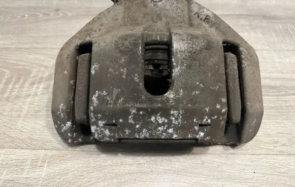 BMW 5 E60 E61 Front brake caliper 6030348