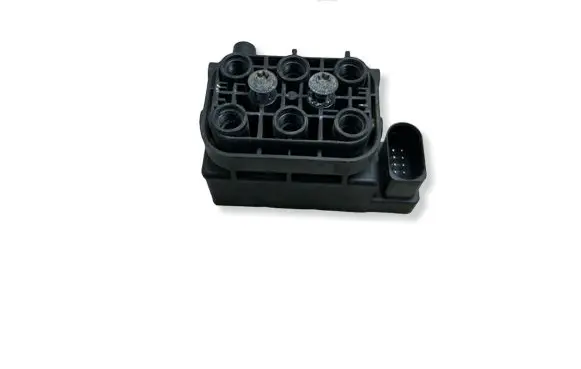 Porsche Cayenne (92A) Air suspension valve block 15152400272 958698014A 95835890300