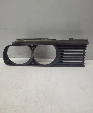 BMW 3 E30 Under headlight/headlamp trim 18760920