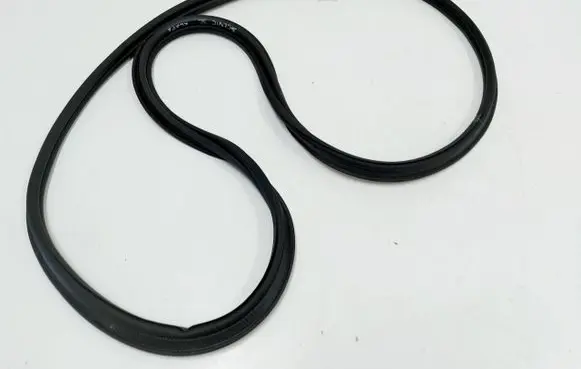 Renault Scenic E-Tech V Trunk rubber seal (body) 