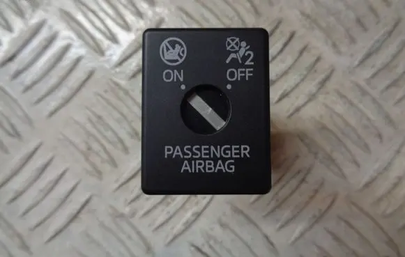 Mazda 2 Passenger airbag on/off switch DA6A666H0