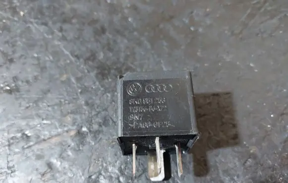 Volkswagen Polo V 6R Other relay 8K0951253 643