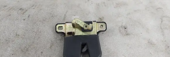 Audi A4 S4 B5 8D Tailgate/trunk/boot lock/catch/latch 8D5827505