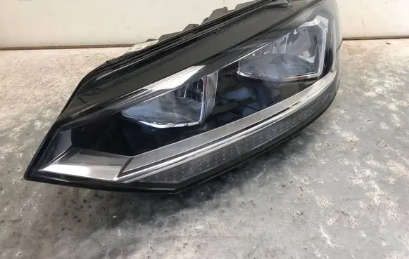 Volkswagen Touran III Headlight/headlamp 5TB941005A