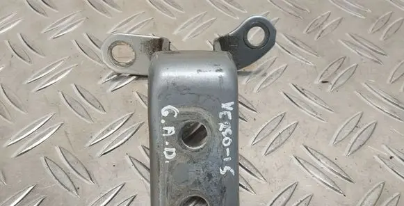 Toyota Verso Rear door lower hinge