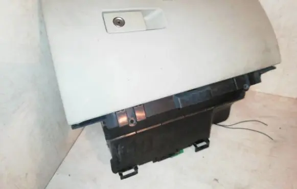 Volvo V70 Glove box 39891976 080603