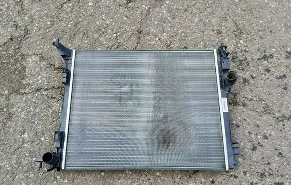 Renault Megane IV Coolant radiator 214109798r 8ST69TM 886460W