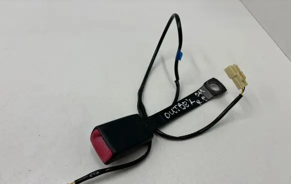 Subaru Outback Front seatbelt buckle E034501
