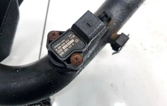 Volkswagen PASSAT B5.5 Air pressure sensor 0281002399 038906051B