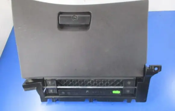 BMW X3 E83 Glove box 51168196111