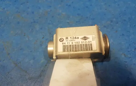 BMW 7 F01 F02 F03 F04 Coolant level relay 64119182