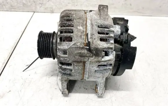 Renault Megane III Generator/alternator 0124425070 8200660025a