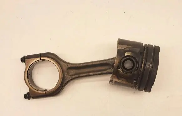Volvo V50 Piston with connecting rod