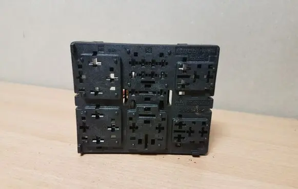 Volkswagen PASSAT B6 Fuse module 1K0937507B