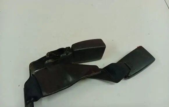 Toyota Avensis T250 Rear seatbelt buckle